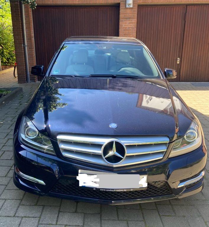 Aripa stanga / dreapta mercedes w204 c350cdi 2013 facelift