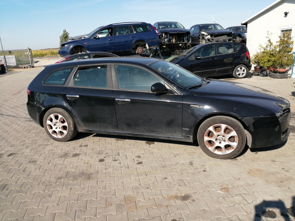 Aripa stanga fata Alfa Romeo 159 2006 SP