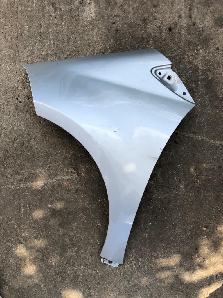 Aripa stanga fata ARGINTIE Mercedes A Class W169 2004-2008
