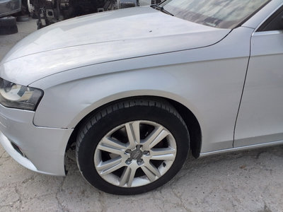Aripa Stanga Fata Audi A4 B8 cu mic defect