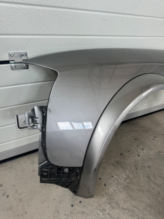 Aripa Stanga fata Audi A6 C5 AllRoad 200