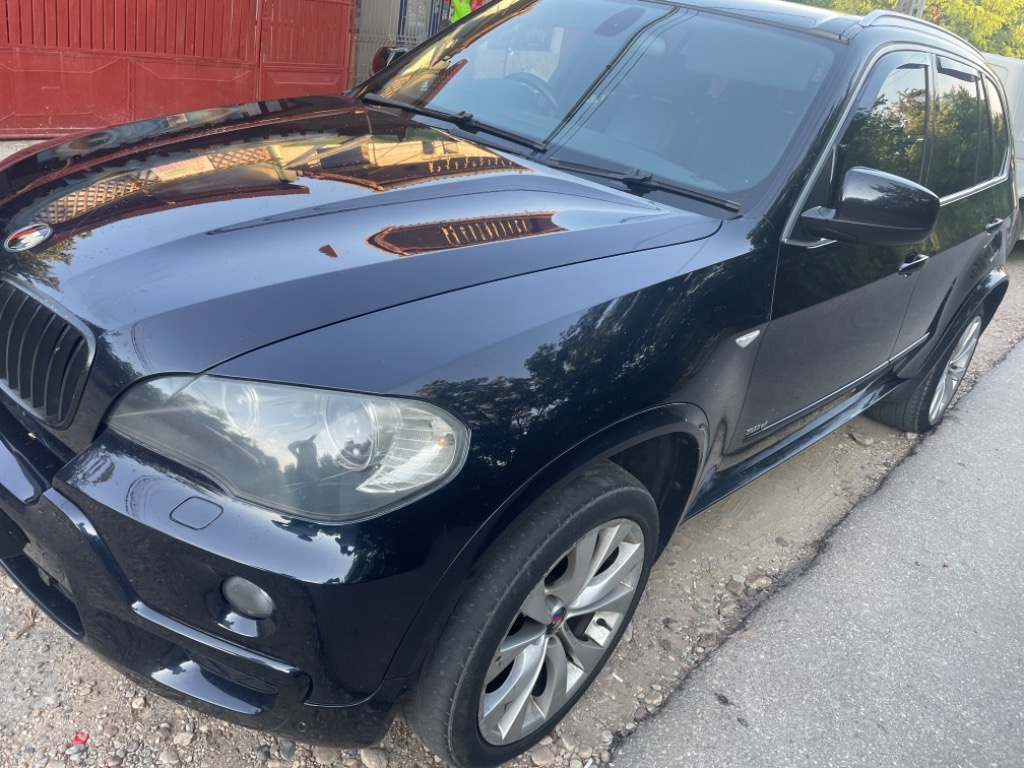 Aripa stanga fata BMW X5 E70 2008