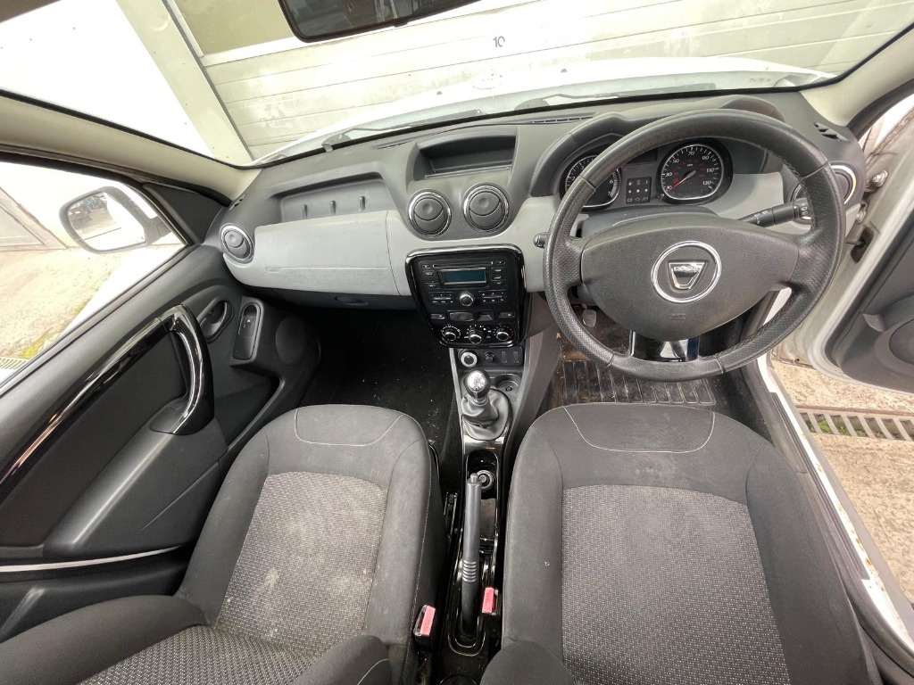 Aripa stanga fata Dacia Duster 2013 4x4 