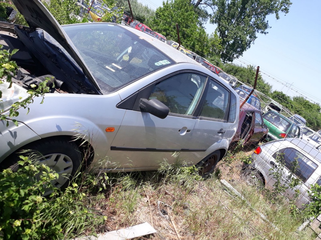 Aripa stanga fata Ford Fiesta 2003