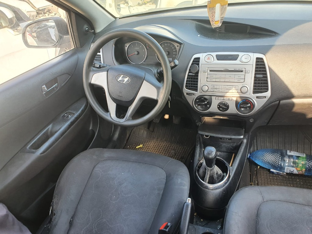 Aripa stanga fata Hyundai i20 2012 hatch