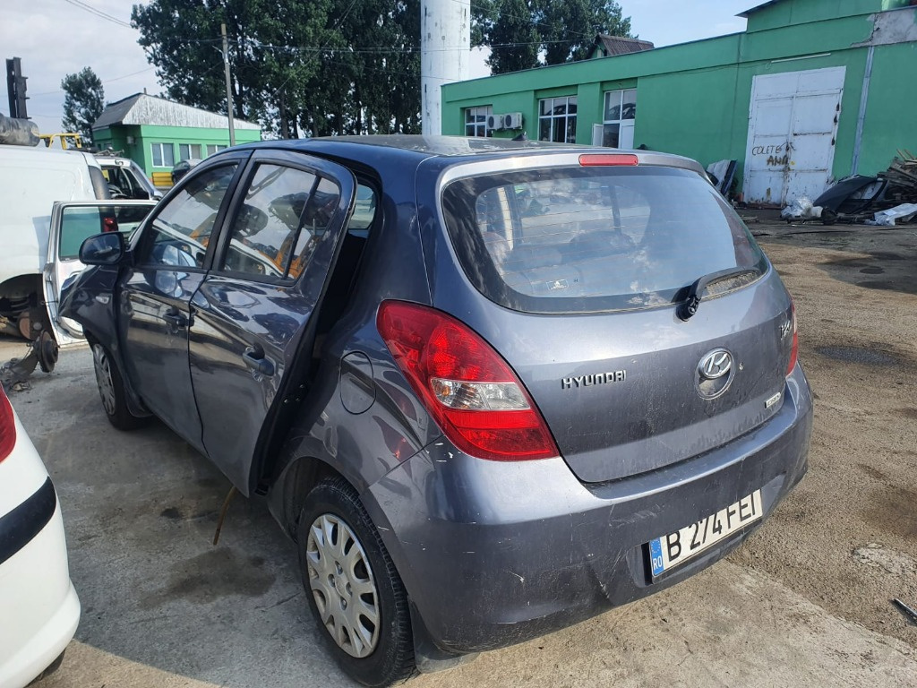 Aripa stanga fata Hyundai i20 2012 hatch