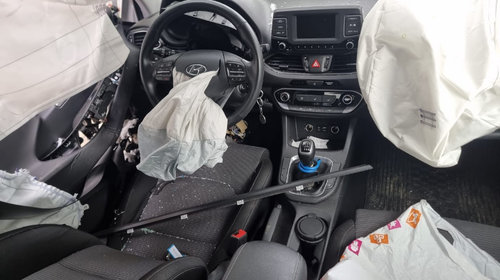 Aripa stanga fata Hyundai i30 2018 Hatch