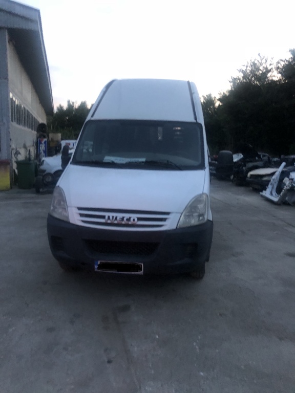 Aripa stanga fata Iveco Daily IV 2008 MICROBUS 3000