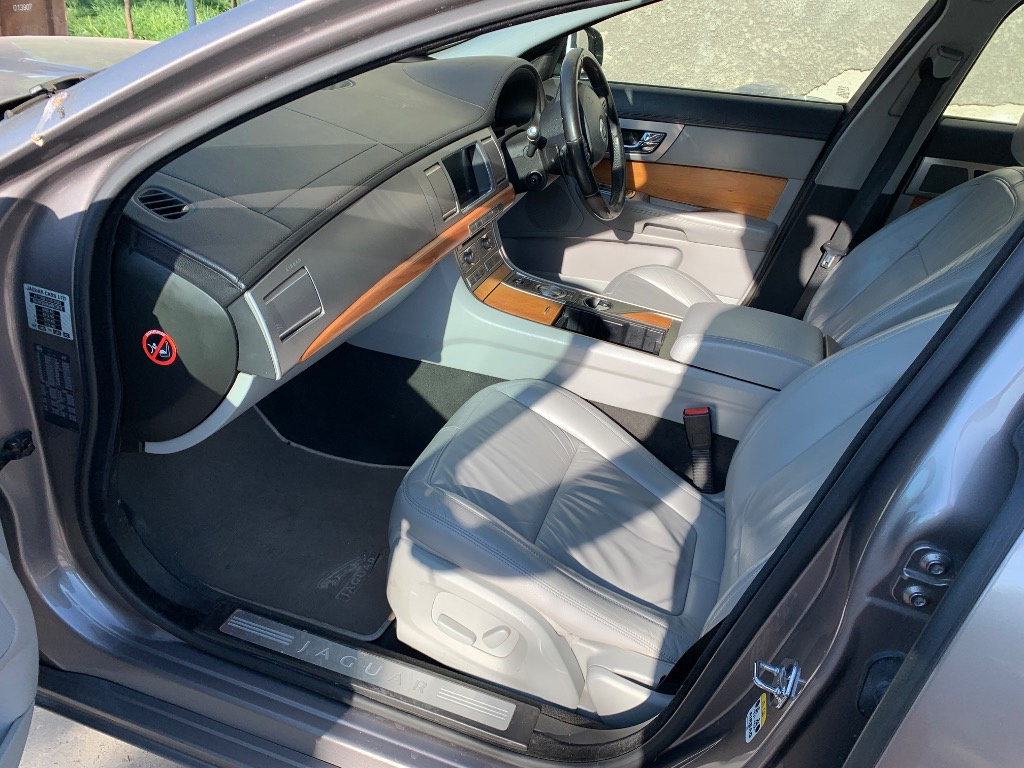 Aripa stanga fata Jaguar XF 2009 Sefan 3