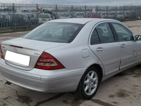 Aripa stanga fata Mercedes C-Class W203 2003 sedan 2.2 cdi