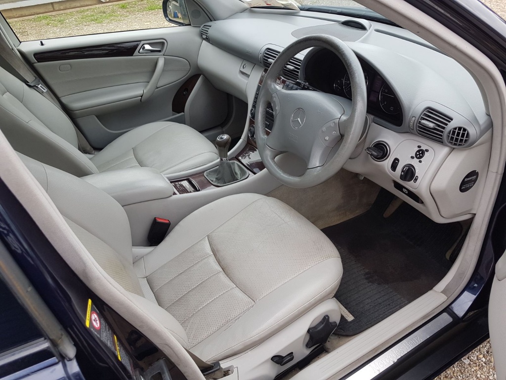 Aripa stanga fata Mercedes C-CLASS W203 