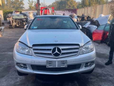 Aripa stanga fata Mercedes C-Class W204 2008 Hatchback 2.2cdi