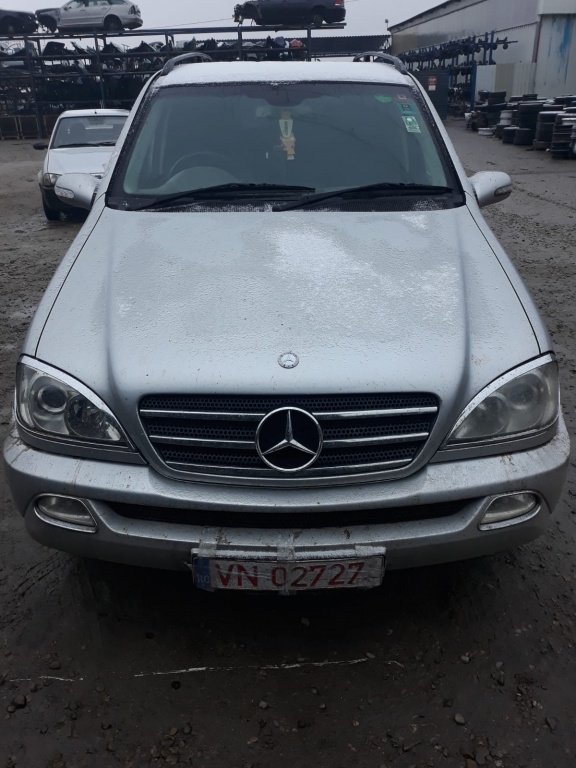 Aripa stanga fata Mercedes M-CLASS W163 2004 suv 2.7cdi