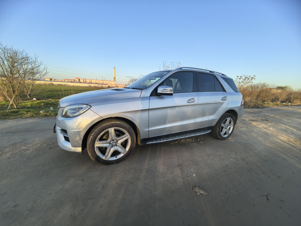 Aripa stanga fata Mercedes M-Class W166 
