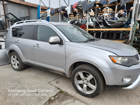 Aripa stanga fata Mitsubishi Outlander 2008 SUV 2.0 diesel