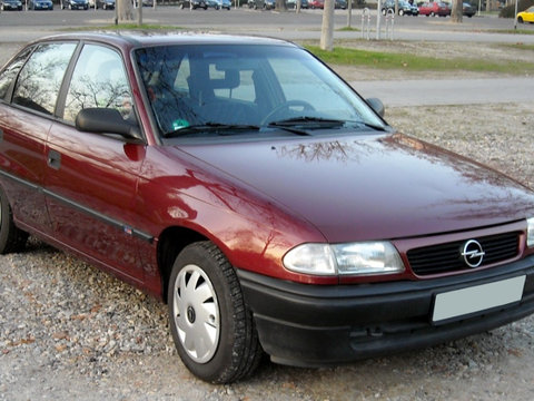 Aripa stanga fata Opel Astra F 2000 Hatchback 1.6 Benzina