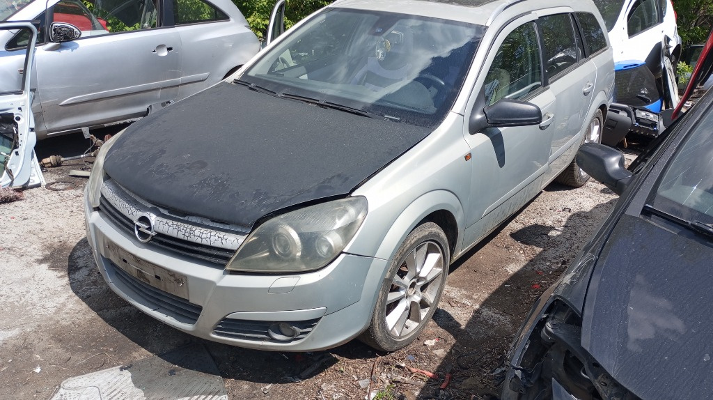 Aripa stanga fata Opel Astra H 2006 Break 1.9cdti 150cp