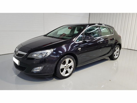 Aripa stanga fata Opel Astra J 2010 Hatchback 1.7 CDTi