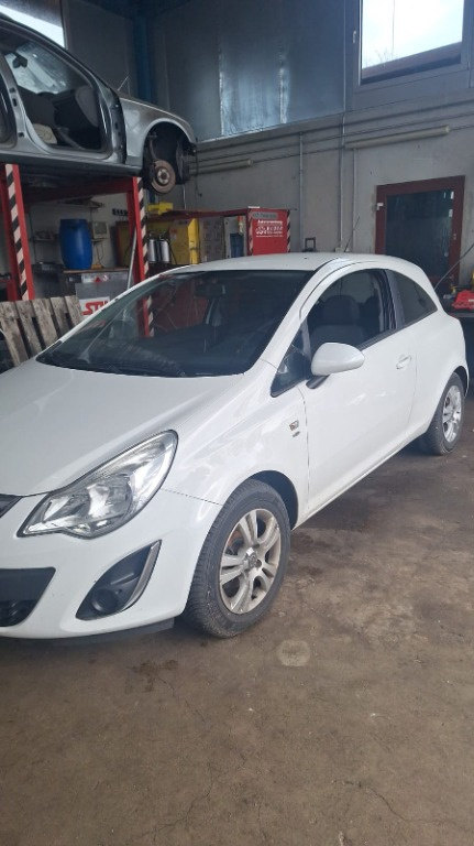 Aripa stanga fata Opel Corsa D 2012