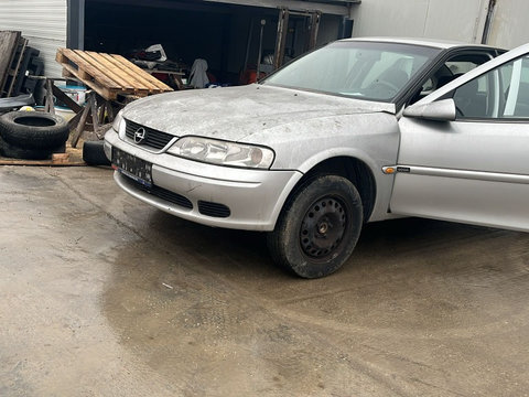 Aripa stanga fata Opel Vectra B 2001