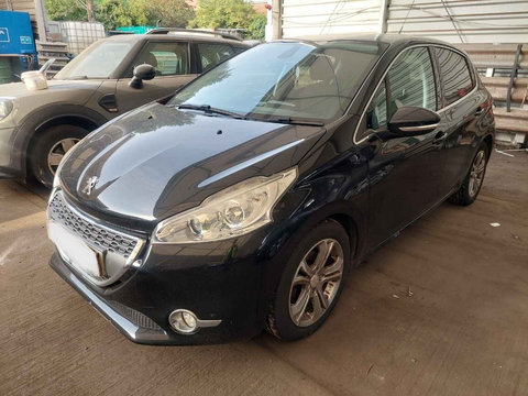 Aripa stanga fata Peugeot 208 2012 HATCHBACK 1.6 HDI