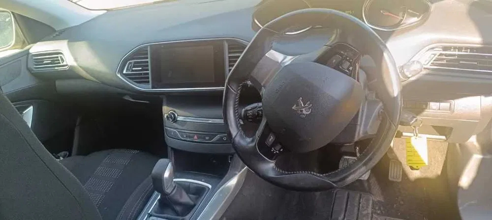 Aripa stanga fata Peugeot 308 2015 COMBI