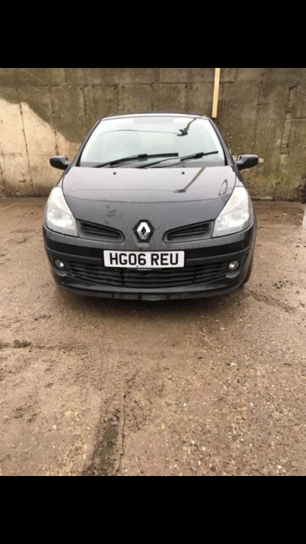 Aripa stanga fata Renault Clio 2006 Hatchback 1.5 dci