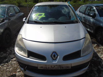 Aripa stanga fata Renault Clio 3 2006 Hatchback 1.