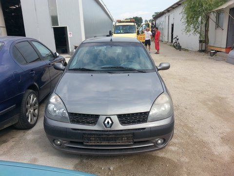 Aripa stanga fata Renault Clio Symbol