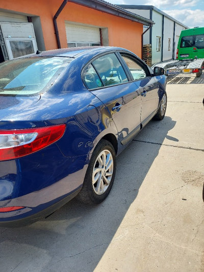 Aripa stanga fata Renault Fluence 2012 Berlina 1.5