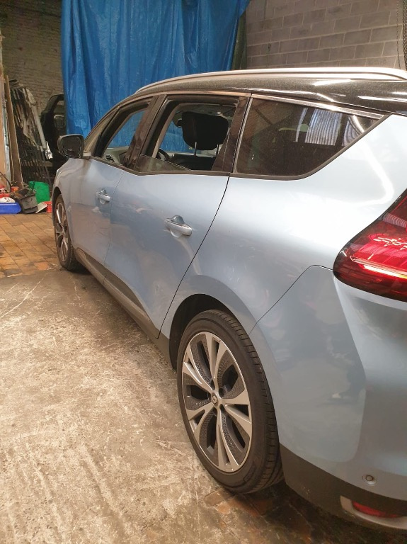 Aripa stanga fata Renault Grand Scenic 2