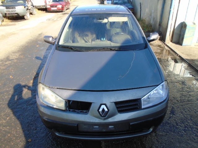 Aripa stanga fata Renault Megane 2 2004 berlina 1.