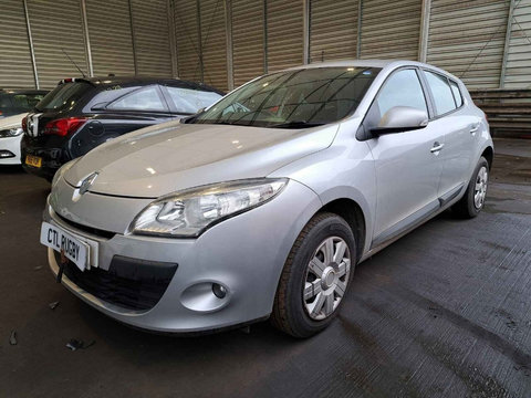 Aripa stanga fata Renault Megane 3 2011 HATCHBACK 1.5 dCI