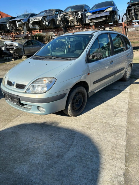Aripa stanga fata Renault Megane Scenic cod culoare MV632