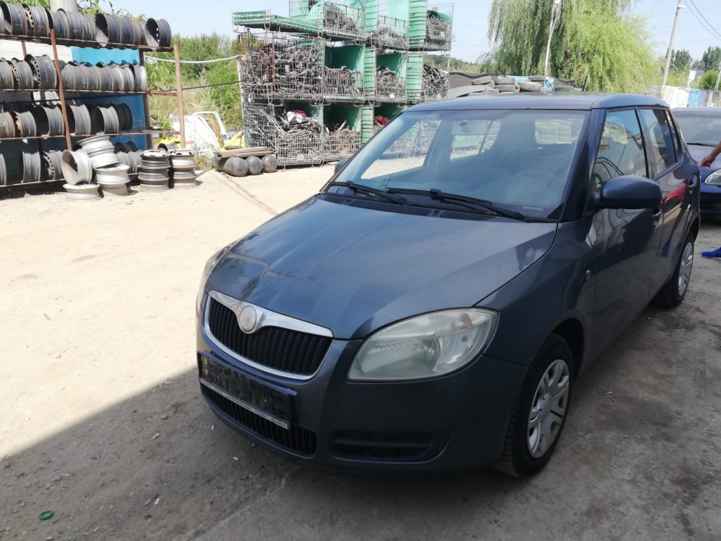 Aripa stanga fata Skoda Fabia II 2007 hatchback 1.