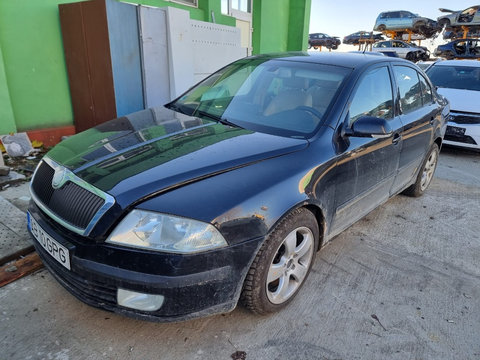 Aripa stanga fata Skoda Octavia 2 2005 berlina 2.0 tdi bkd