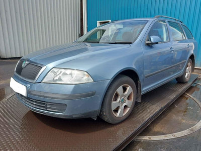 Aripa stanga fata Skoda Octavia 2 2008 BREAK 1.9 B