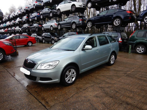 Aripa stanga fata Skoda Octavia 2 2010 Break 1.6 TDI