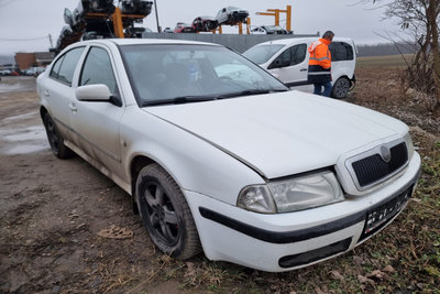 Aripa stanga fata Skoda Octavia 2006 sedan/berlina