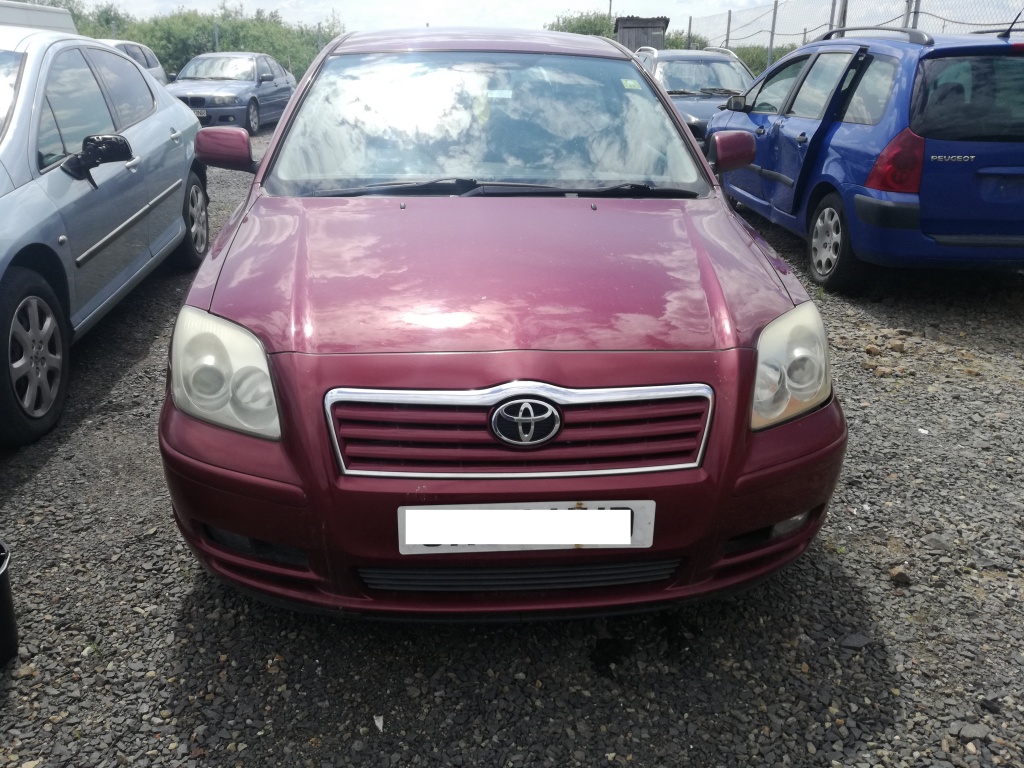 Aripa stanga fata Toyota Avensis 2004 Hatchback 2.0 D-4D