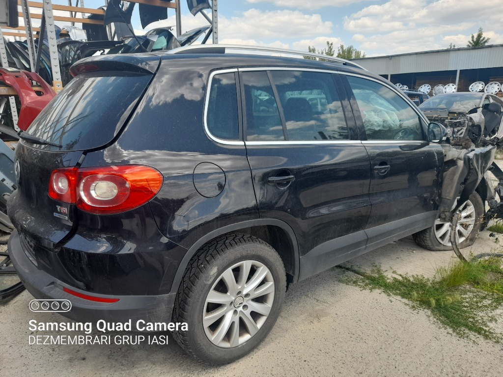 Aripa stanga fata Volkswagen Tiguan 2011 SUV 1.4 b
