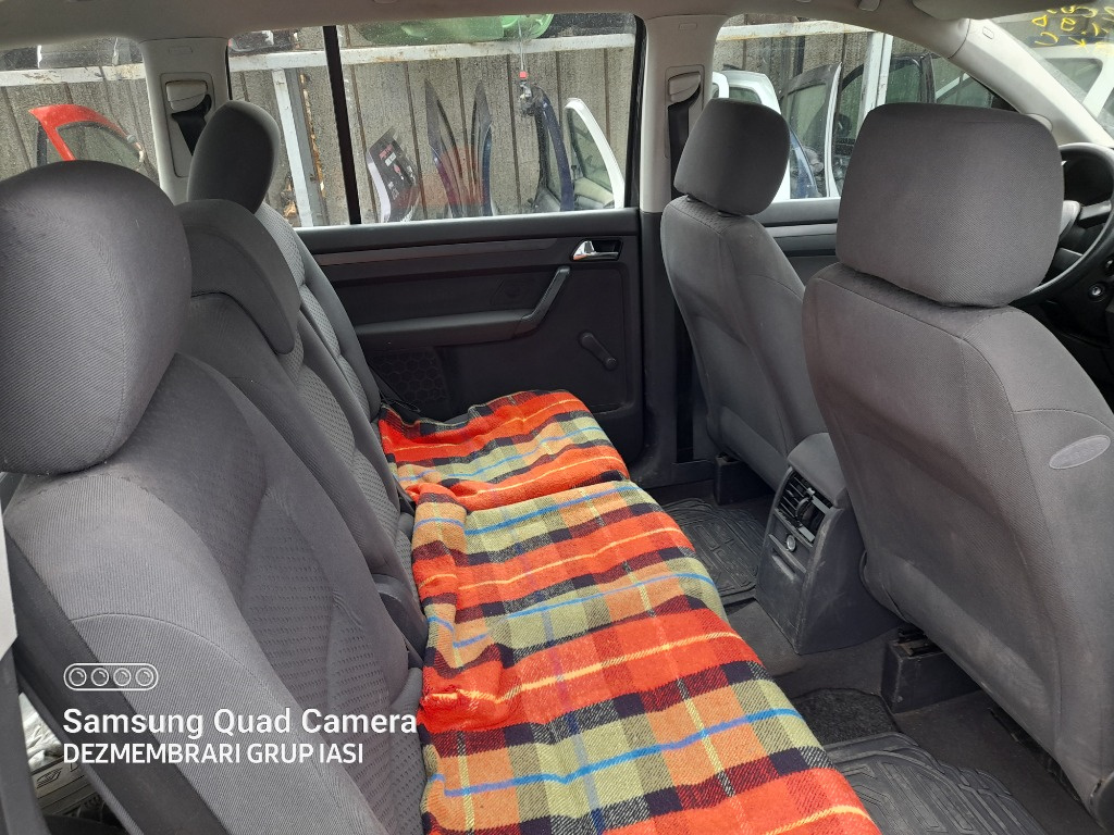 Aripa stanga fata Volkswagen Touran 2005