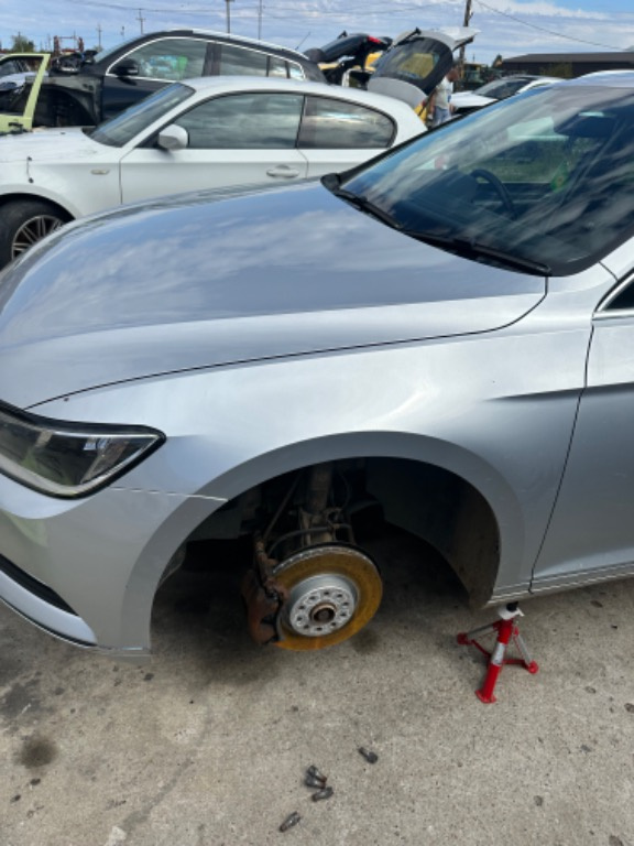 Aripa stanga fata Vw Passat B8 cod culoare LA7W