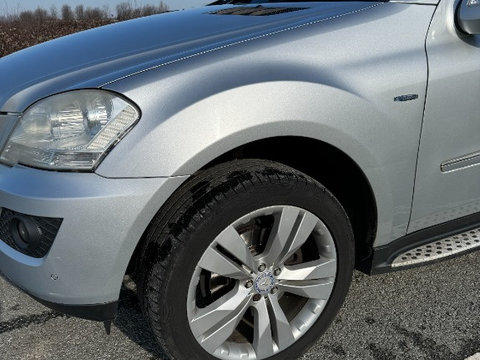 Aripa stanga Mercedes ML 300 CDI W164 din 2009 Facelift