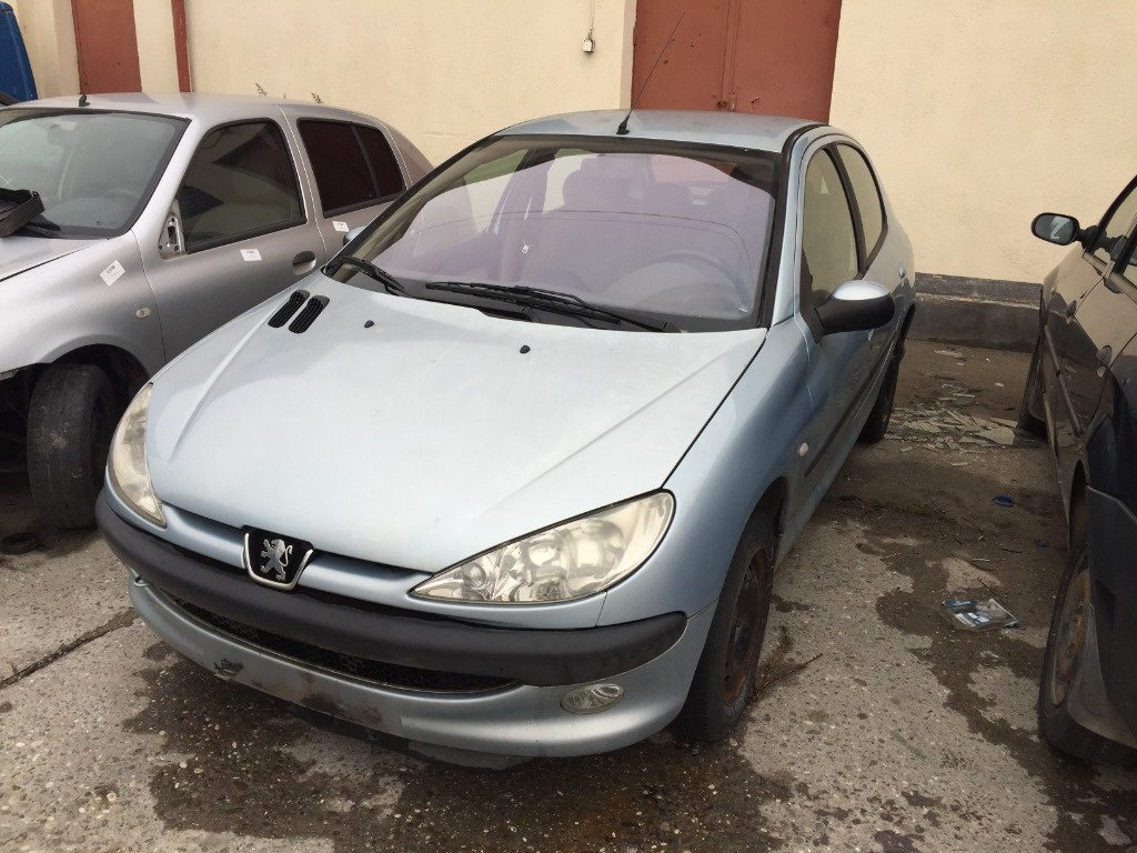 Aripa stanga Peugeot 206