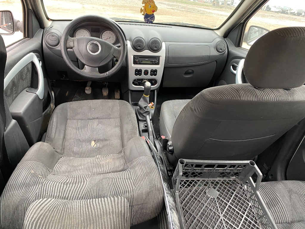 Aripa stanga spate Dacia Logan 2011 berl