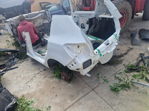 Aripa stanga spate Dacia Sandero an 2014 2015 originala