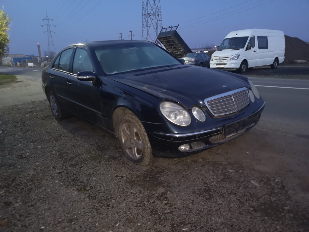 Aripa stanga spate Mercedes E-Class S211