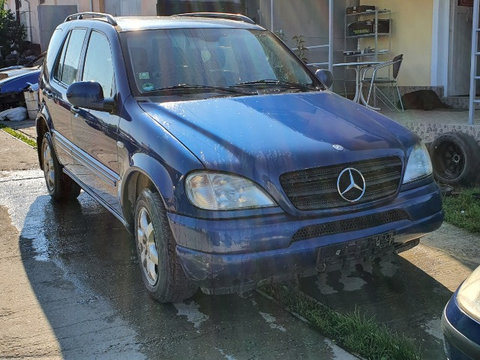 Aripa stanga spate Mercedes M-Class W163 2000 Suv 2.7 cdi