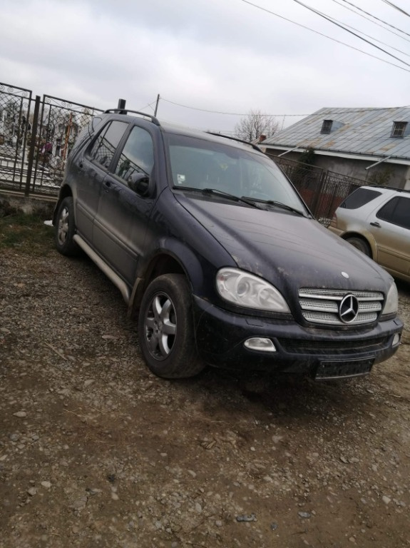 Aripa stanga spate Mercedes M-Class W163 2005 SUV 2.7CDI